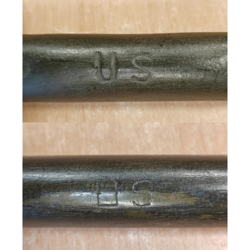 76 - Range of WW2 U.S. Army M1910 T-Handle entrenching tools (3), U.S. markings to each, one cover stampe... 