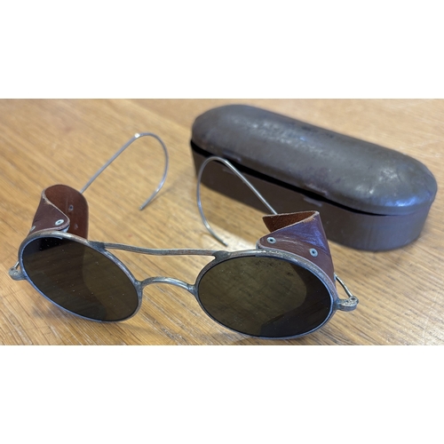 79 - WWII RAF Type E2 Anti Glare Glasses with case, plus medals with WWI BWM and Victory medal pair award... 