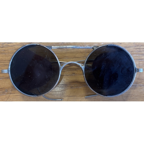 79 - WWII RAF Type E2 Anti Glare Glasses with case, plus medals with WWI BWM and Victory medal pair award... 