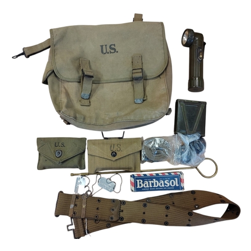 80 - WW2 U.S. range with Musette bag (1944), pouches with sealed Carlisle tins (2), TL-122-B torch, dog t... 