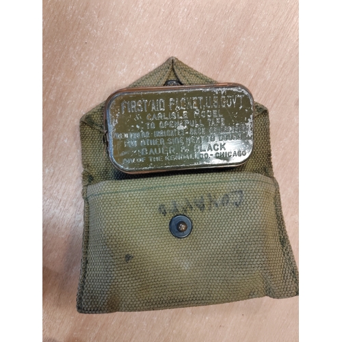 80 - WW2 U.S. range with Musette bag (1944), pouches with sealed Carlisle tins (2), TL-122-B torch, dog t... 