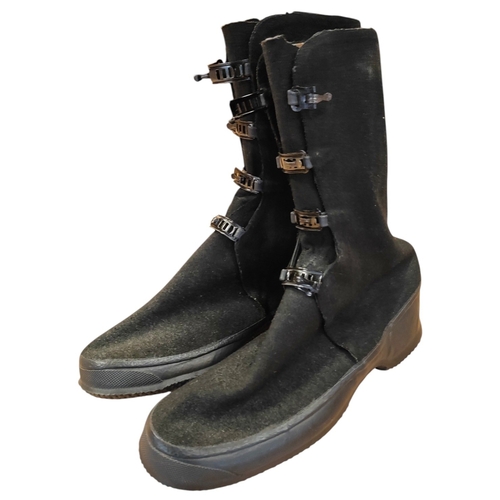 87 - WW2 U.S. Artic over shoes, dated May 27 1943, U.S. Rubber Co., trade mark to soles, size 8½, plus Li... 
