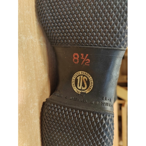 87 - WW2 U.S. Artic over shoes, dated May 27 1943, U.S. Rubber Co., trade mark to soles, size 8½, plus Li... 