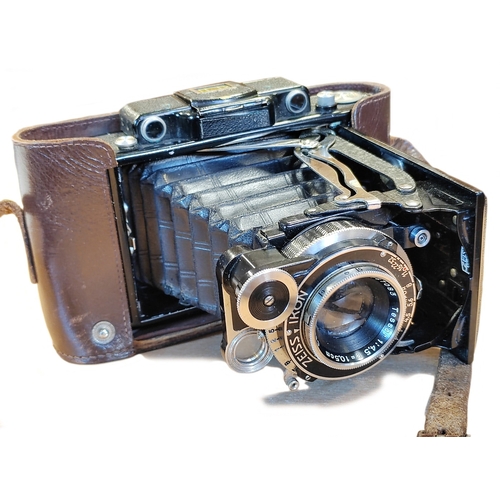 88 - Officers personal grooming kit from Gillette and vintage German Zeiss Ikon folding camera set (untes... 