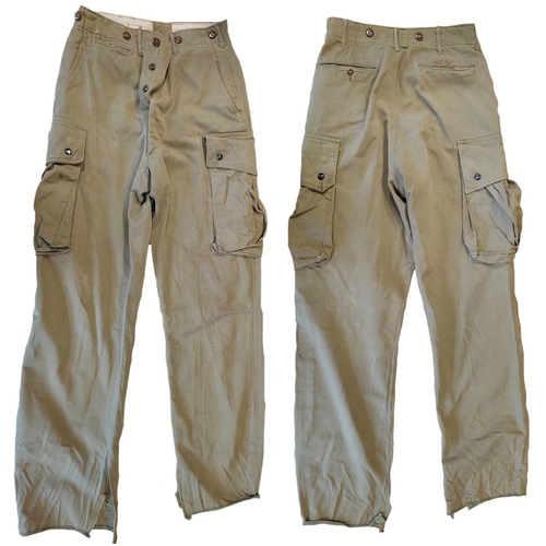 90 - WW2 U.S. M42 paratrooper jump jacket with trousers, features 101st division 