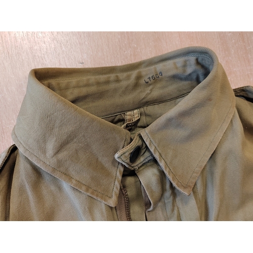 90 - WW2 U.S. M42 paratrooper jump jacket with trousers, features 101st division 