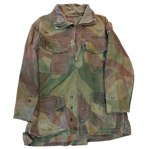 92 - WW2 British airborne troops Denison smock, by John Gordon (1945), four pockets to the front, brass '... 