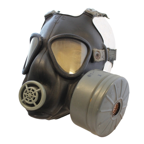 93 - WW2 US M5 Assault Gas Mask, with M3 filter, M7 carrier, anti dim cloth and sealed individual protect... 