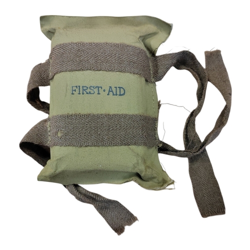 99 - WW2 U.S. Paratrooper medic pack sealed, general aging and wear. (T)