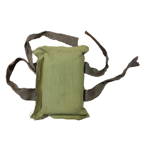99 - WW2 U.S. Paratrooper medic pack sealed, general aging and wear. (T)