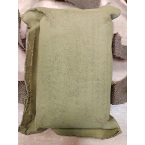 99 - WW2 U.S. Paratrooper medic pack sealed, general aging and wear. (T)
