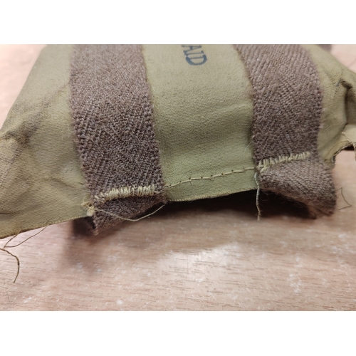 99 - WW2 U.S. Paratrooper medic pack sealed, general aging and wear. (T)