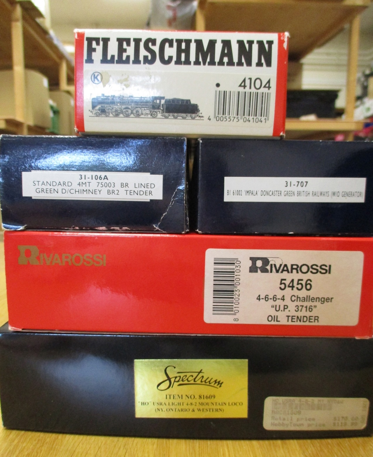 Collection of OO gauge steam locomotive with tenders generally ...