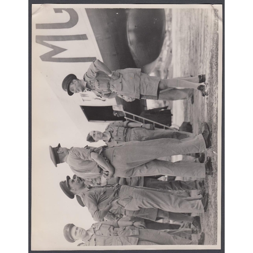 82 - WWII medals, Group of 5 medals to Mr H Leonard with ribbons, France and Germany Star, Italy, 1939-45... 