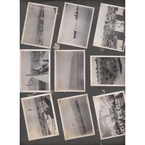 104 - Album of contemporary photos from 1946 of British troops in Egypt, scenes of camps, towns, pyramids,... 