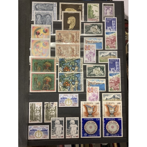 375 - STAMPS FRANCE 1960's to 1997 unmounted mint  and booklet collection, looks to be almost complete