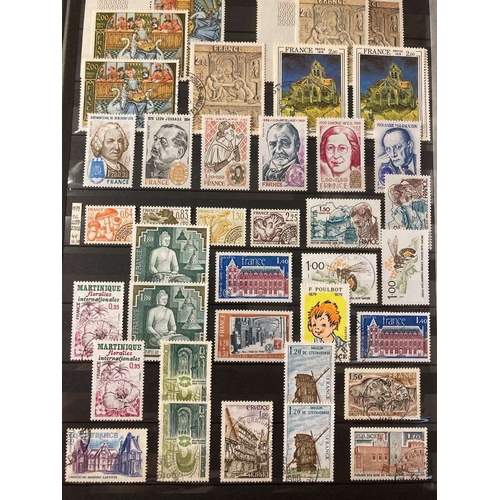 375 - STAMPS FRANCE 1960's to 1997 unmounted mint  and booklet collection, looks to be almost complete