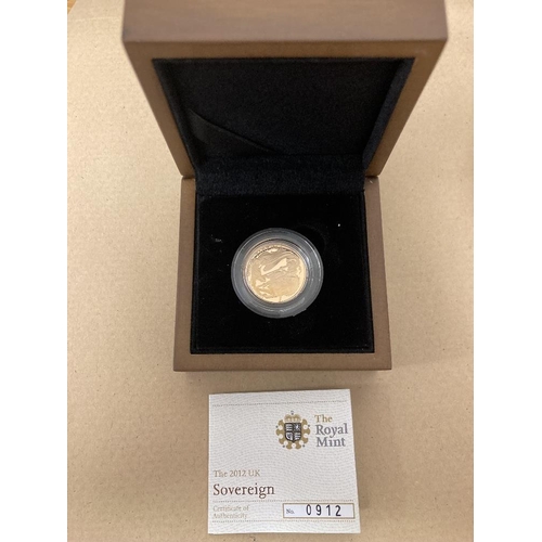 160 - COINS : 2012 Gold Sovereign in special display box cert 0912, Ian Rank Broadley