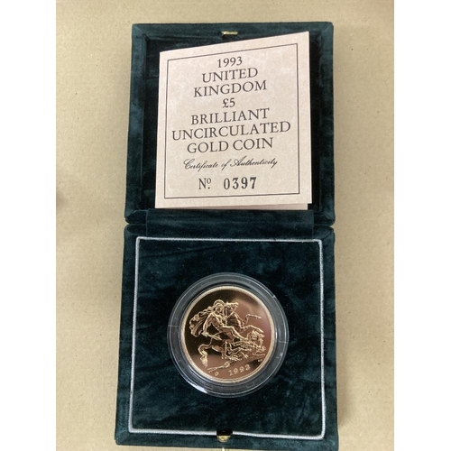 170 - COINS : 1993 £5 Gold coin , uncirculated in special display box 22ct gold 39.94g , Royal Mint cert 0... 