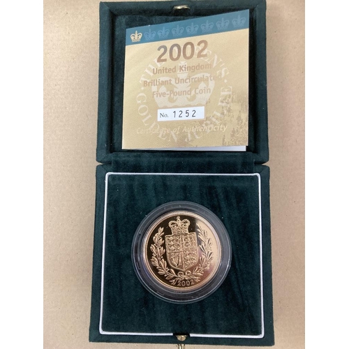 177 - COINS : 2002 £5 Gold Coin, uncirculated, 22ct Gold 39.94g in special box with cert (1252)