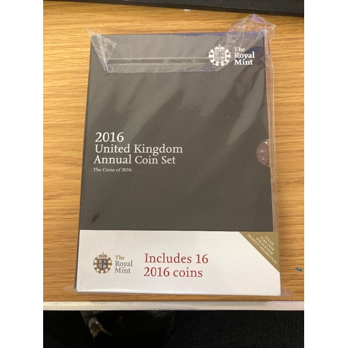 140 - COINS : 2016 Annual United Kingdom Coin pack in cellophane but re-sealed