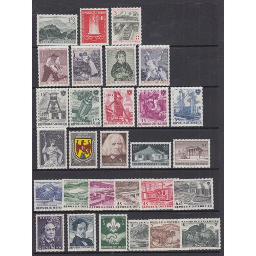 354 - STAMPS AUSTRIA 1940s to 1970s U/M collection on Hagners, 100s with many better seen