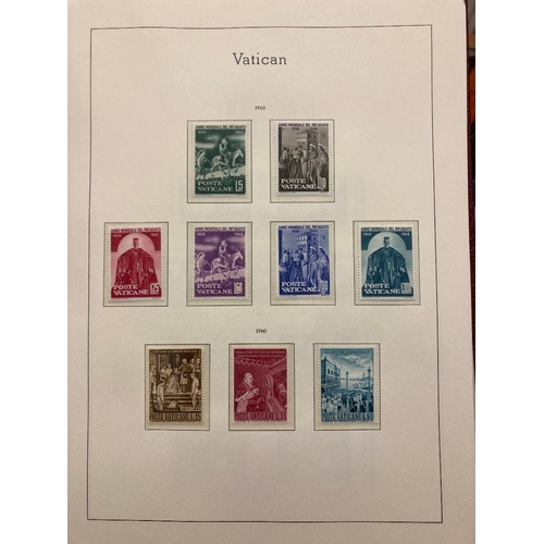 320 - Vatican Stamp collection in Lighthouse album 1957-73 part filled