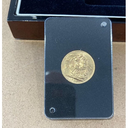 19 - Coins : 1914 Gold Sovereign, slabbed in display box with cert