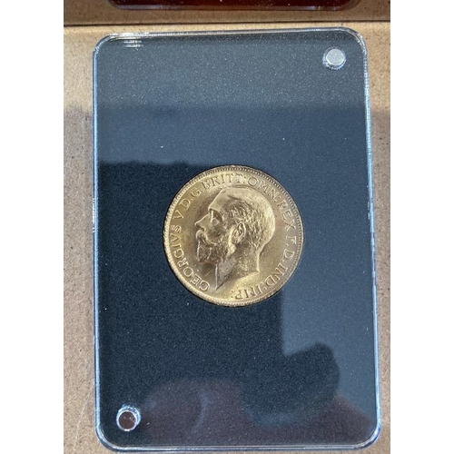 20 - Coins : 1915 Gold Sovereign slabbed and in display box with cert