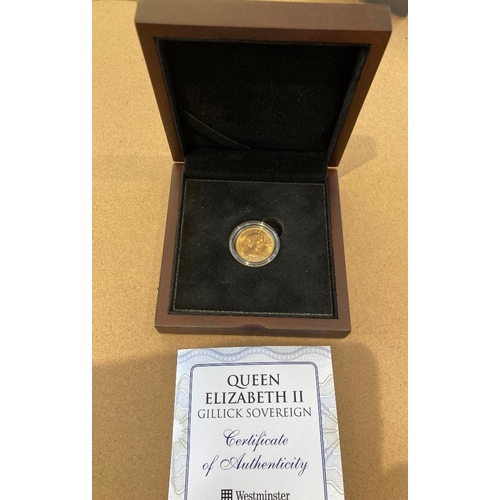 26 - Coins : 1957 Gold Sovereign designed by Mary Gillick in display case