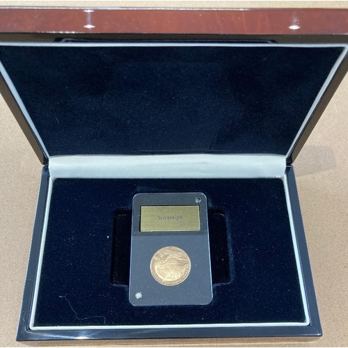 30 - Coins : 2018 Gold Proof Sovereign 100 years Remembrance slabbed and in display case with cert