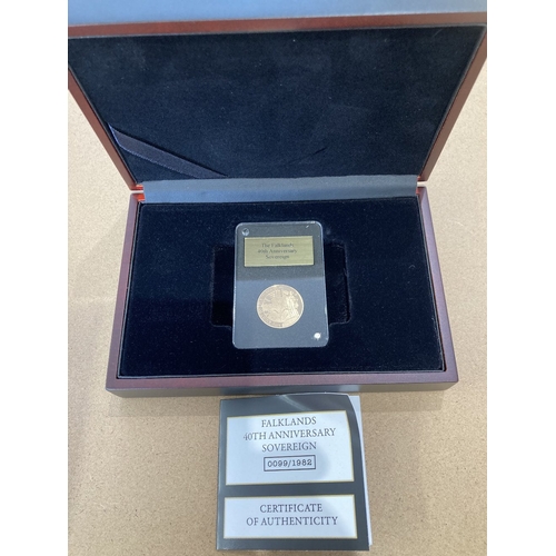 39 - Coins : 2022 Falklands 40th Anniversary Gold Sovereign slabbed and in display box with cert, scarce ... 