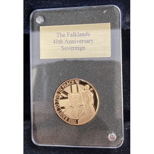 39 - Coins : 2022 Falklands 40th Anniversary Gold Sovereign slabbed and in display box with cert, scarce ... 