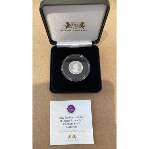 52 - Coins : 2022 PLATINUM Proof Sovereign in display box and cert