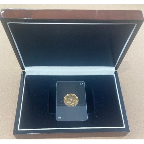 23 - Coins : 1917 Gold Sovereign slabbed and in display case with cert