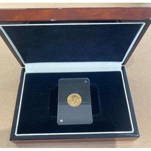 18 - Coins : 1914 Gold Half Sovereign slabbed and in display box with cert