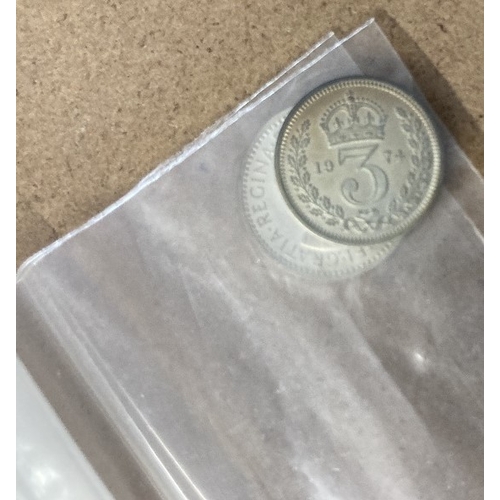 4 - Coins : 1974 Maundy Money in Royal Mint box, slight tarnish to coins, coins are in sealed bags