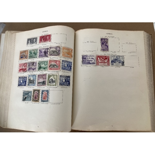 77 - STAMPS : BRITISH COMMONWEALTH, George VI Crown album with a mixture of mint and used issues. Some co... 