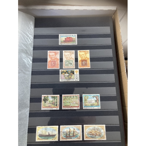 97 - STAMPS : BRITISH COMMONWEALTH, box with a couple of binders & a stockbook with duplication in blocks... 