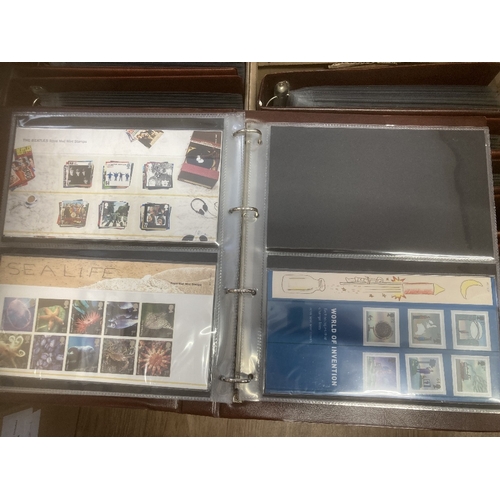 234 - STAMPS : GREAT BRITAIN : Collection of presentation packs 1964 to  2017 in 14 albums, including Comm... 