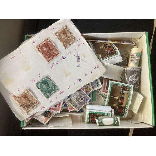 641 - STAMPS VENEZUELA 1859 to 1960s mint and used collection in a printed album with useful classics, air... 