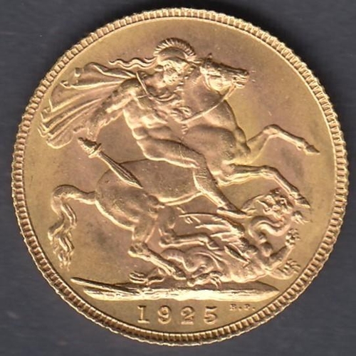 8 - COINS : 1925 Gold Sovereign fine condition