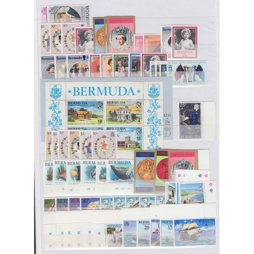 400 - STAMPS BERMUDA : A range of modern QEII U/M sets, miniature sheet etc. Some useful thematic issues s... 