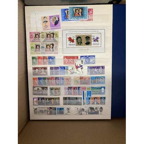 112 - STAMPS : BRITISH COMMONWEALTH, large box with various albums etc including Bermuda & New Zealand FDC... 