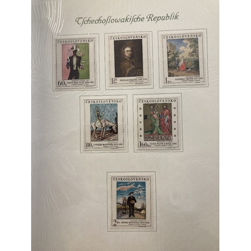 442 - STAMPS CZECHOSLOVAKIA 1945 to 1980s mostly mint collection in four Borek printed albums and a folder... 