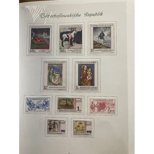 442 - STAMPS CZECHOSLOVAKIA 1945 to 1980s mostly mint collection in four Borek printed albums and a folder... 