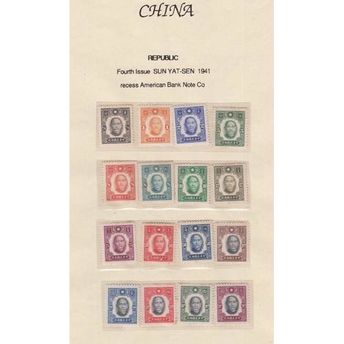 425A - STAMPS CHINA : 1912 to 1948 mint and used collection in a binder, with a selection of 1913 London & ... 