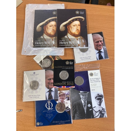 2 - COINS : Various UK £5 coins uncirculated in presentation packs (8) including couple of Henry VIII, C... 