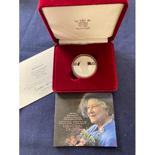 8 - COINS : 2002 Silver £5 commemorative coin Queen Mother, in proof condition in display case Piedfort