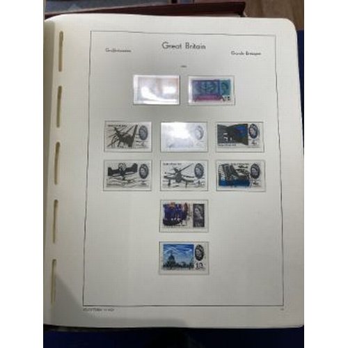 63 - STAMPS : World accumulation in nine albums and stock books, Hungary, New Zealand, Spain, Belgium, Cz... 